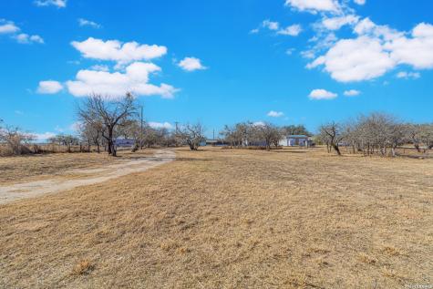 18065 County Road 163 Elmendorf TX 78112
