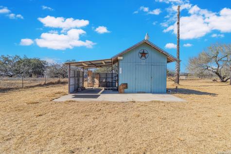 18065 County Road 163 Elmendorf TX 78112