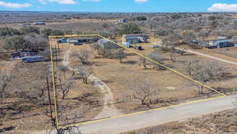 18065 County Road 163 Elmendorf TX 78112