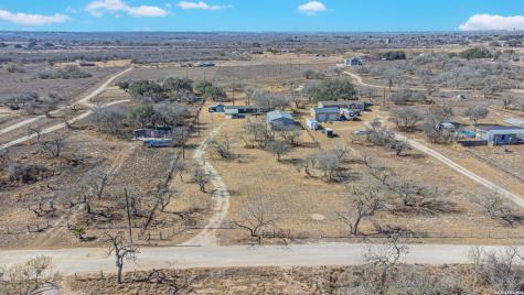 18065 County Road 163 Elmendorf TX 78112
