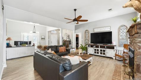 226 Broken Arrow Floresville TX 78114