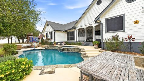 226 Broken Arrow Floresville TX 78114