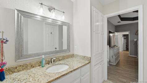 226 Broken Arrow Floresville TX 78114