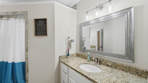 226 Broken Arrow Floresville TX 78114