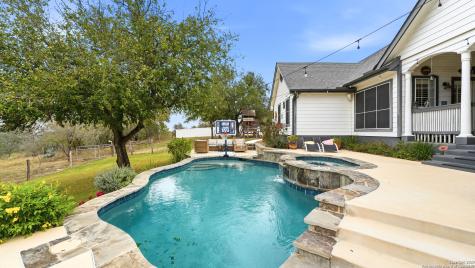 226 Broken Arrow Floresville TX 78114