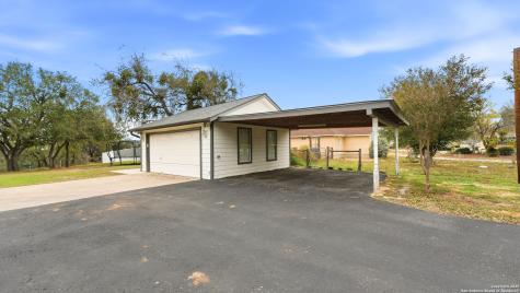 226 Broken Arrow Floresville TX 78114