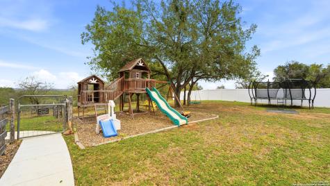 226 Broken Arrow Floresville TX 78114