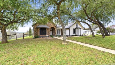 226 Broken Arrow Floresville TX 78114