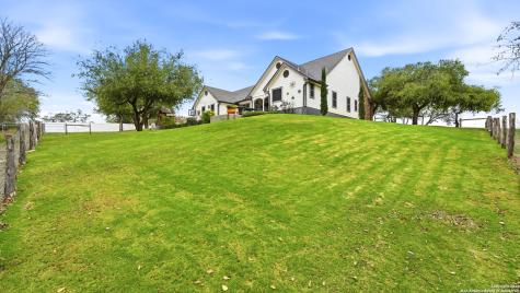 226 Broken Arrow Floresville TX 78114