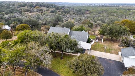 226 Broken Arrow Floresville TX 78114