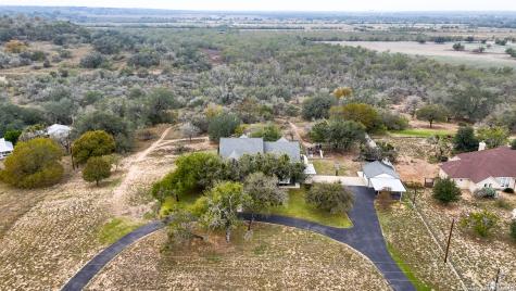 226 Broken Arrow Floresville TX 78114