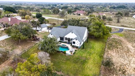 226 Broken Arrow Floresville TX 78114