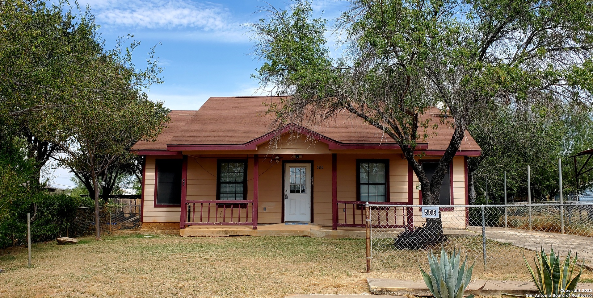 506 2nd Cotulla TX 78014