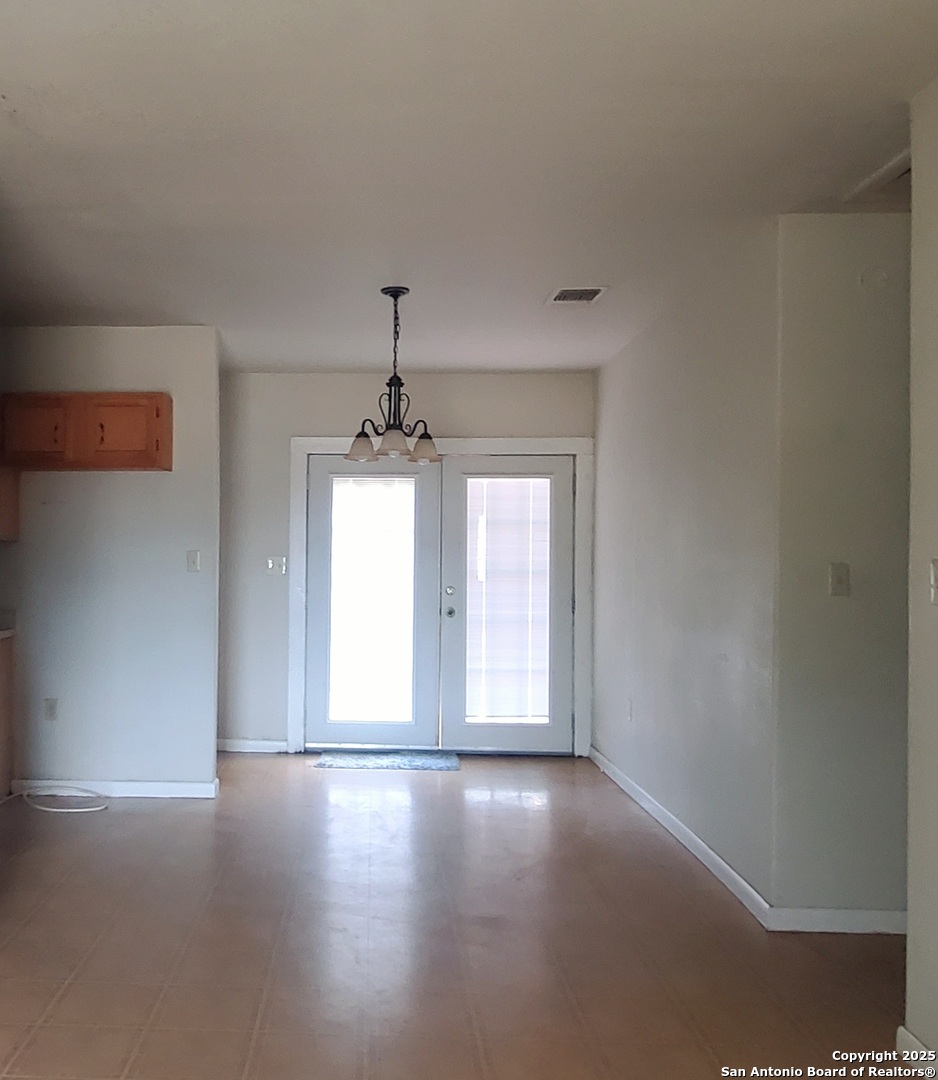506 2nd Cotulla TX 78014