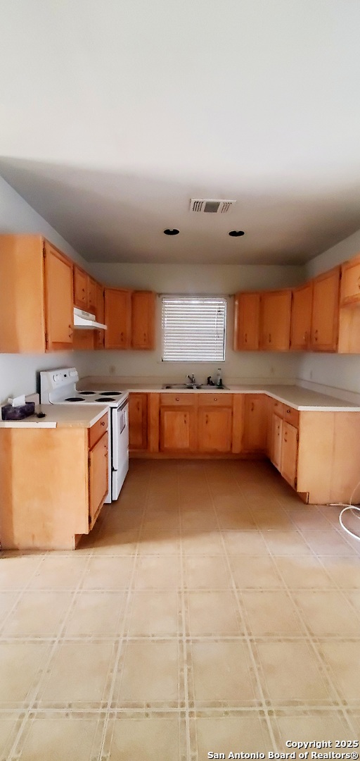 506 2nd Cotulla TX 78014