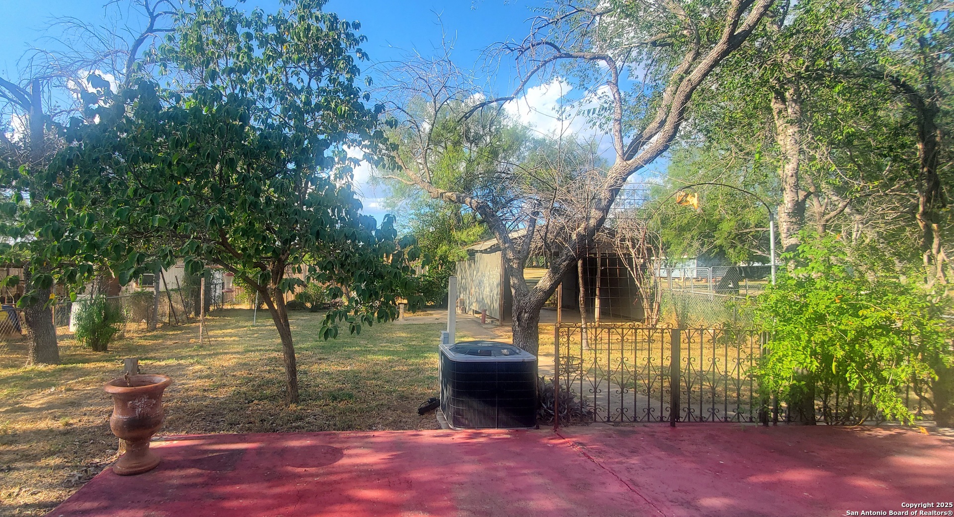 506 2nd Cotulla TX 78014