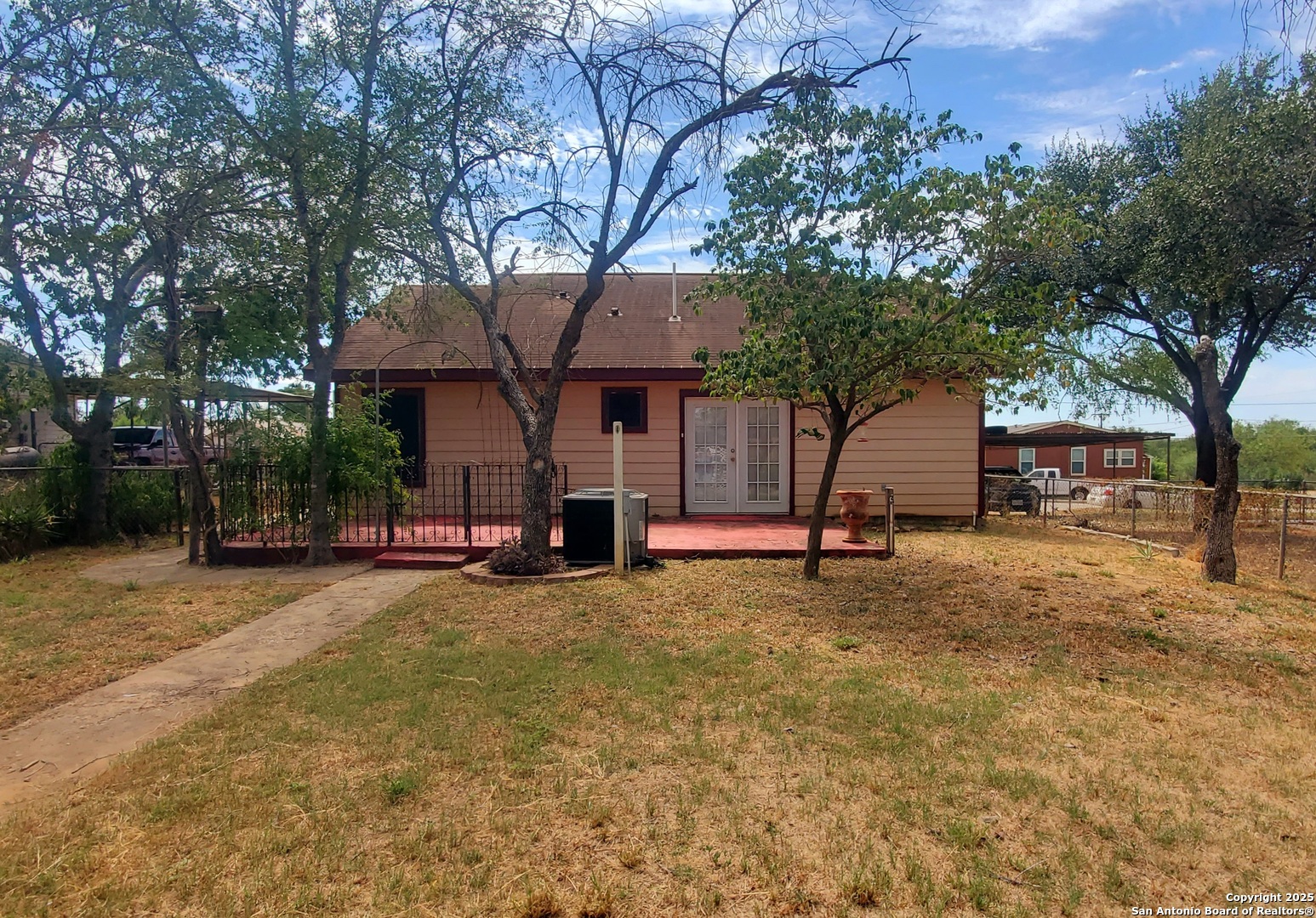 506 2nd Cotulla TX 78014