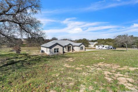 254 Broken Arrow Floresville TX 78114