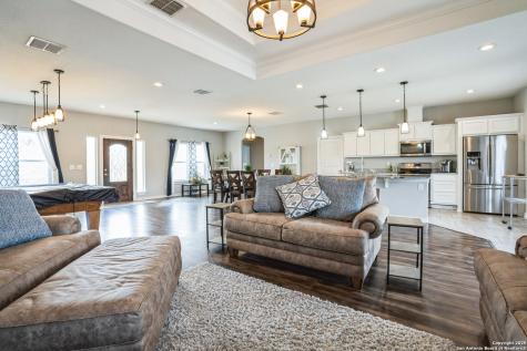 254 Broken Arrow Floresville TX 78114