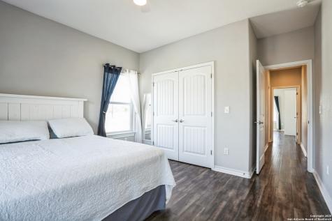 254 Broken Arrow Floresville TX 78114