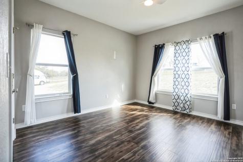 254 Broken Arrow Floresville TX 78114