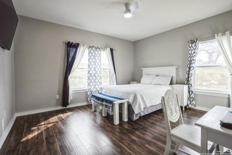 254 Broken Arrow Floresville TX 78114