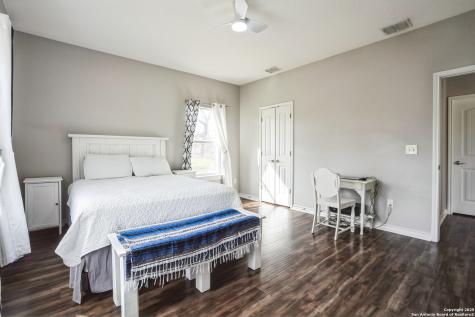 254 Broken Arrow Floresville TX 78114