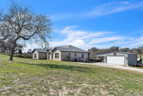 254 Broken Arrow Floresville TX 78114