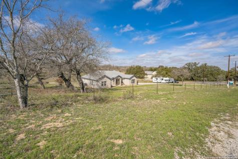 254 Broken Arrow Floresville TX 78114