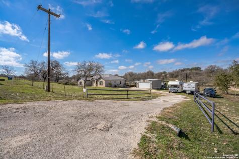 254 Broken Arrow Floresville TX 78114