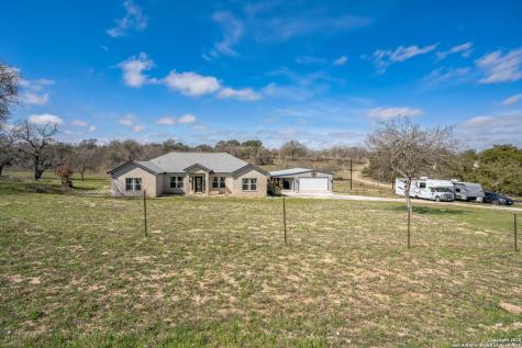254 Broken Arrow Floresville TX 78114
