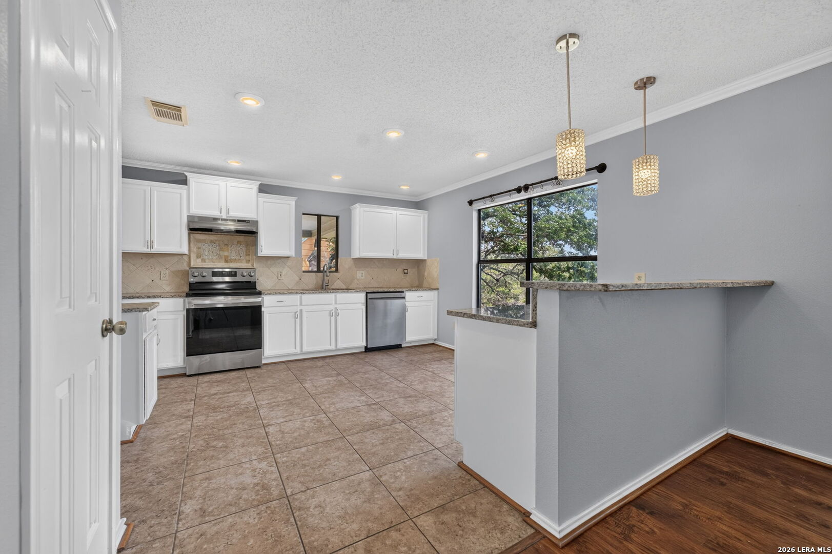 988 Summit Road Lakehills TX 78063