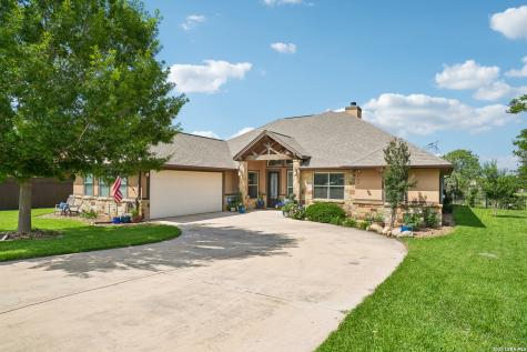 137 Fairway Drive Floresville TX 78114