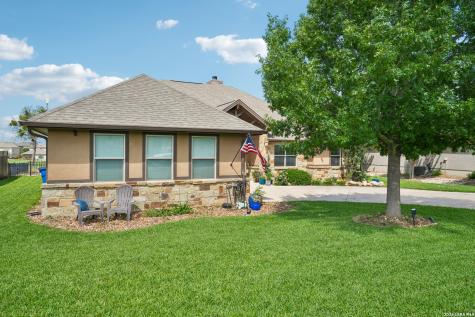 137 Fairway Drive Floresville TX 78114