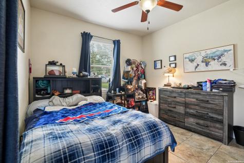 137 Fairway Drive Floresville TX 78114