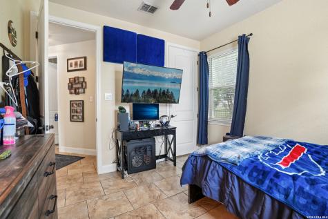 137 Fairway Drive Floresville TX 78114