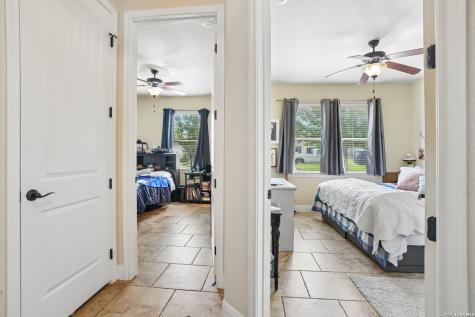 137 Fairway Drive Floresville TX 78114