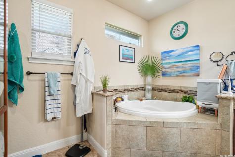 137 Fairway Drive Floresville TX 78114