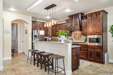 137 Fairway Drive Floresville TX 78114