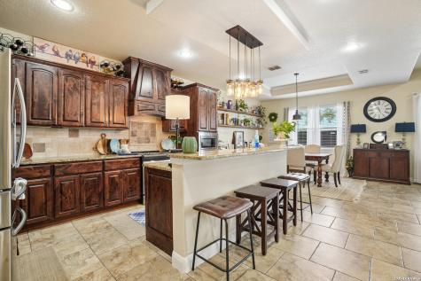 137 Fairway Drive Floresville TX 78114