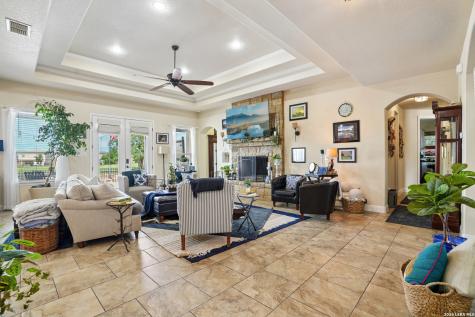 137 Fairway Drive Floresville TX 78114