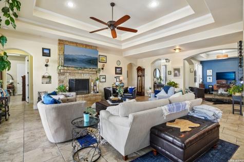 137 Fairway Drive Floresville TX 78114