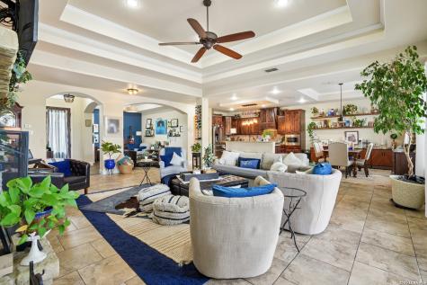 137 Fairway Drive Floresville TX 78114