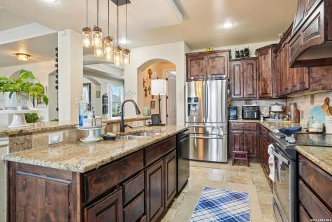 137 Fairway Drive Floresville TX 78114