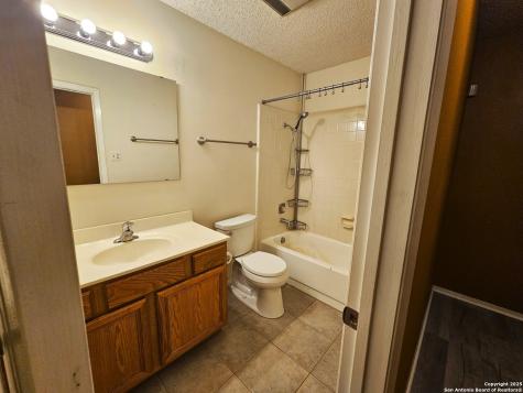 5723 Larkdale San Antonio TX 78233