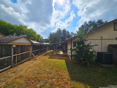 5723 Larkdale San Antonio TX 78233