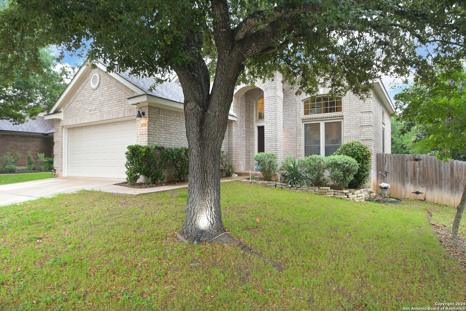 8739 Silent Oaks San Antonio TX 78250