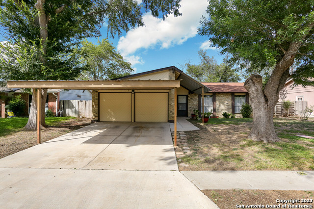 7338 Pipers Bluff San Antonio TX 78251