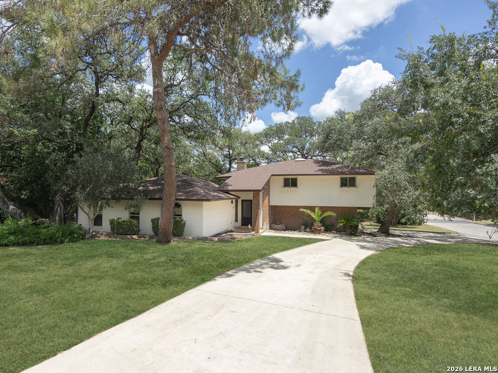 301 Sagecrest Drive Hollywood Park TX 78232