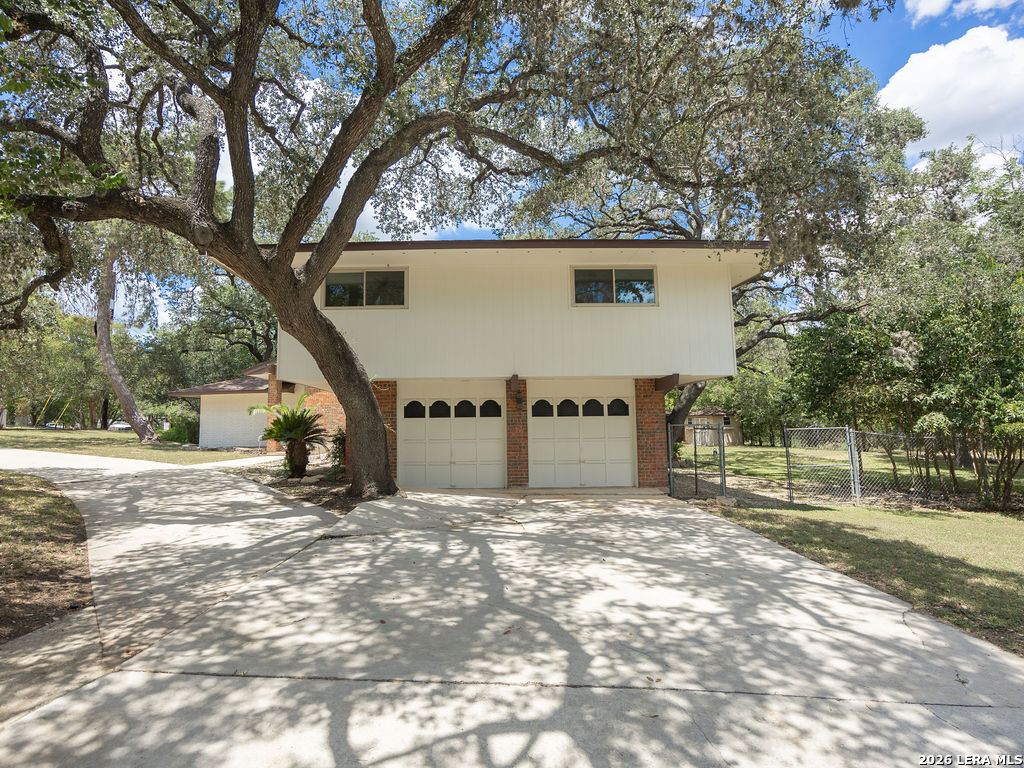 301 Sagecrest Drive Hollywood Park TX 78232